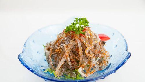 酸辣海蜇丝，一道美味佳肴（以海蜇丝为主材）
