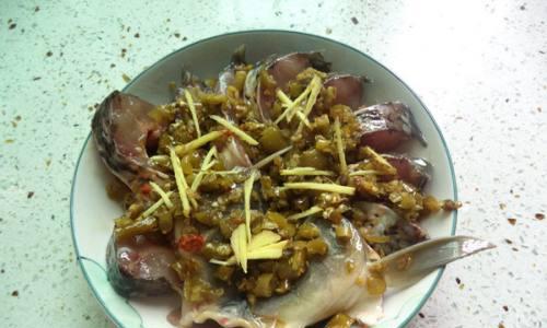 酸辣桂花鱼的制作方法（一道美味健康的家常菜）