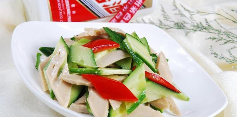 酸黄瓜炒火腿，美味又简单（用酸黄瓜调味）