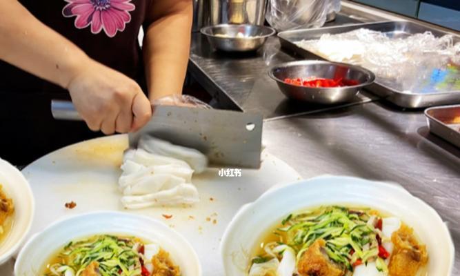 以酸粉为主料，制作美味佳肴的做法大全（探究酸粉在不同菜品中的应用方法）