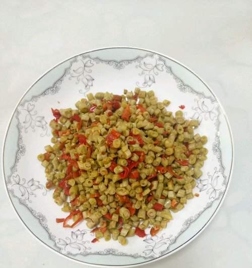包菜炒酸豆角做法大揭秘（美味口感）