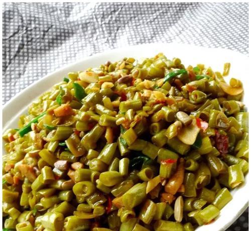 酸豆角炒排骨，口感鲜美的家常菜（教你做道家常菜）