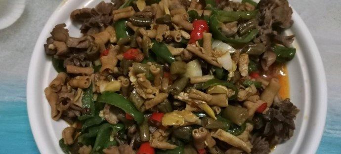 酸豆角炒鸡杂，美味又营养（传统家常菜）