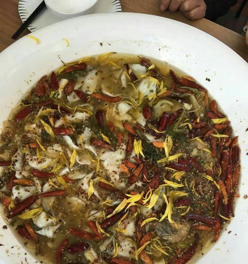 酸菜煮鲩鱼（用鲜美的鲩鱼和酸爽的酸菜）