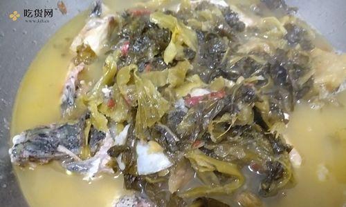 酸菜煮鲩鱼（用鲜美的鲩鱼和酸爽的酸菜）