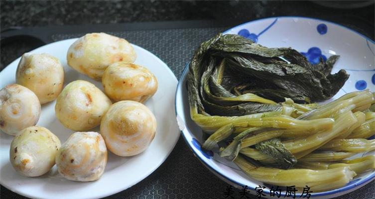 《营养美味的酸菜芋头汤》（家常菜谱）