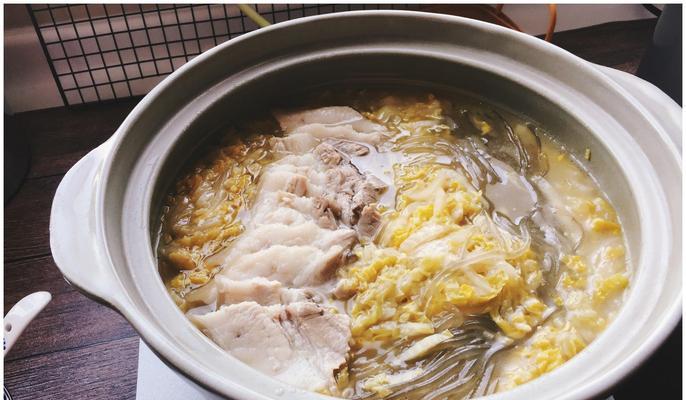 酸菜油滋馅的制作方法（教你如何制作美味酸菜油滋馅）