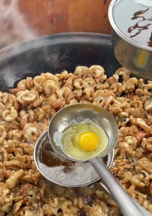 酸菜油梭子馅饼制作秘籍（学会这些技巧）