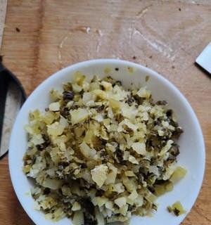 酸菜馅包子的制作方法（如何制作美味的酸菜馅包子）