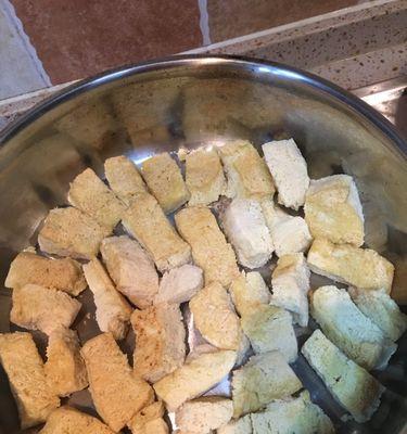 以酸菜土豆冻豆腐为主材料的家常美食制作方法（掌握4种简单技巧）