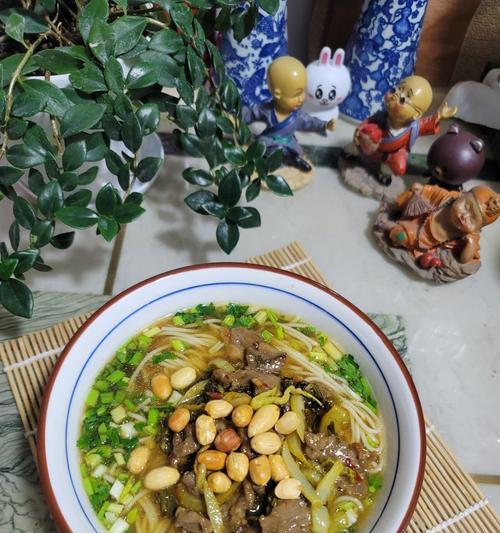 手把手教你做正宗酸菜牛肉面（家庭厨房也能轻松搞定）