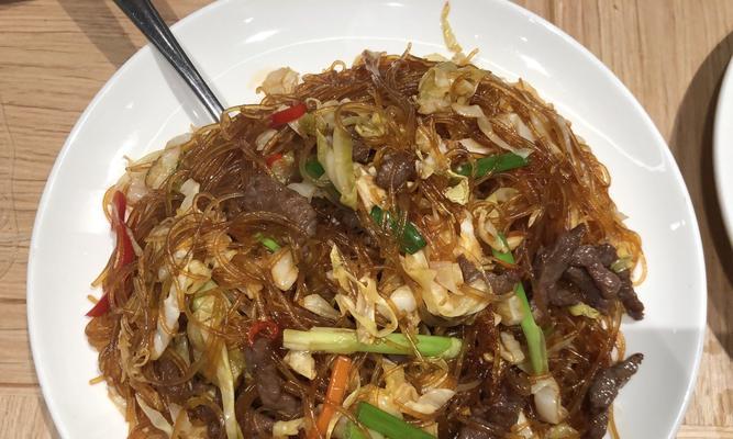 学会制作美味的酸菜牛肉包（用新鲜的牛肉和腌制好的酸菜）