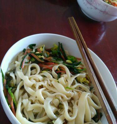 手把手教你制作美味肉圆酸菜面（酸爽口感）