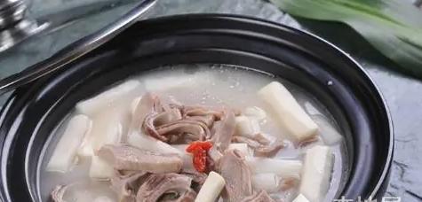 酸菜胡椒猪肚汤的做法（传统美食）