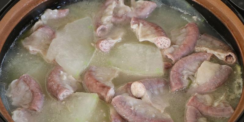 酸菜粉肠汤的做法与口感剖析（一碗鲜香酸辣）