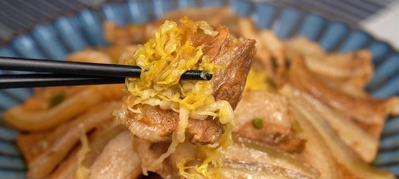 家常菜做法大公开——潮州酸菜炒五花肉（传统美味）