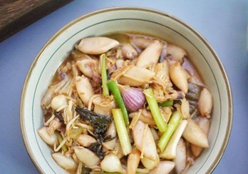 酸菜炒生肠，美味又下饭！