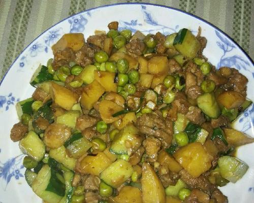 酸菜炒鸡腿肉，家庭好滋味（15个步骤教你如何做出一道美味的酸菜炒鸡腿肉）