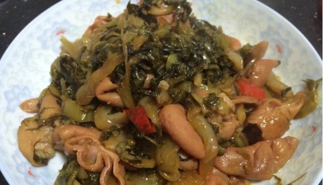 热炒酸菜炒大肠，清香嫩滑的美味佳肴（做法分享）
