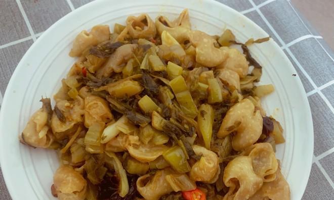 热炒酸菜炒大肠，清香嫩滑的美味佳肴（做法分享）