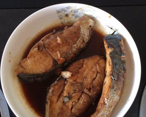 酸菜糟菜马鲛鱼的制作方法（家庭厨房也能轻松做出美味佳肴）