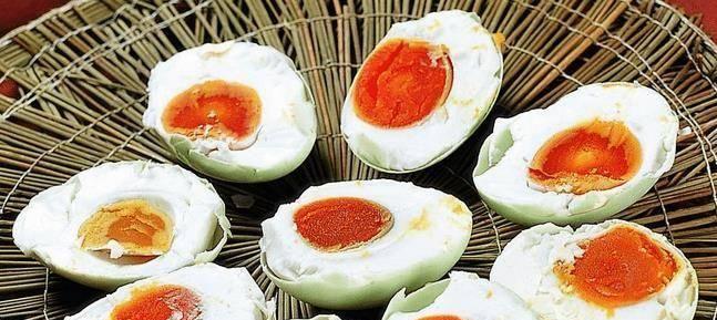 如何制作以速淹咸鸭蛋（掌握技巧）