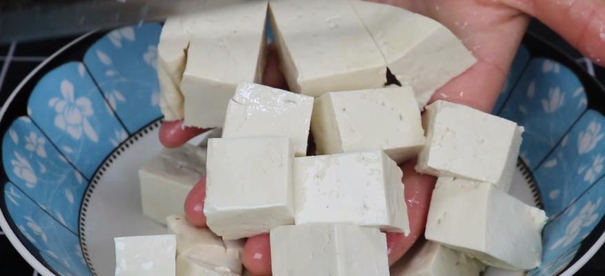 素油麻豆腐制作全攻略（如何制作口感鲜美、健康营养的素油麻豆腐）