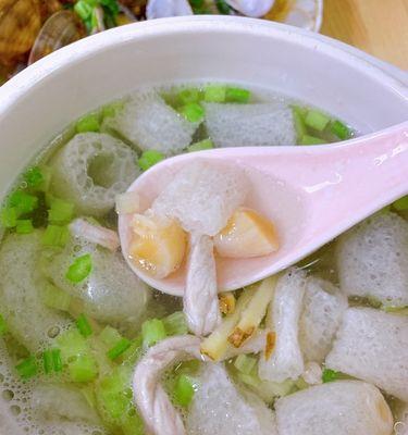 素馅竹荪酿的做法（脆嫩可口的美食享受）
