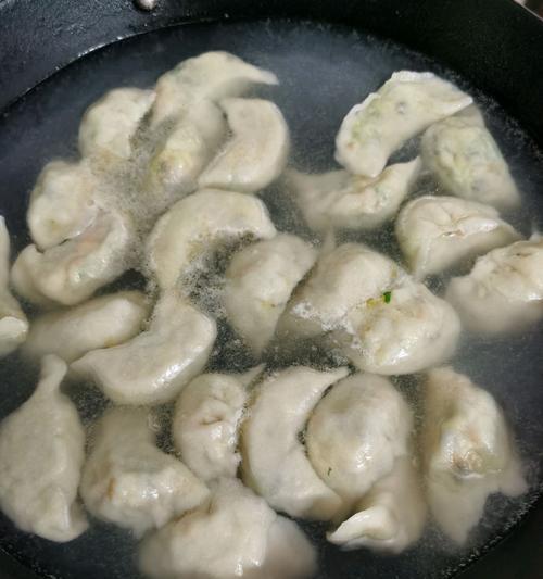 手把手教你制作素馅大饺子（家庭制作经典美食）