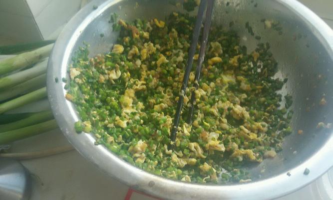 香味十足的素馅菠菜包子（手把手教你制作美味健康的素食包子）