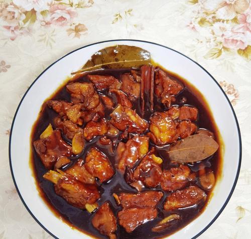 用素糖醋调味品烹饪美味排骨（让你的口味不再单调）