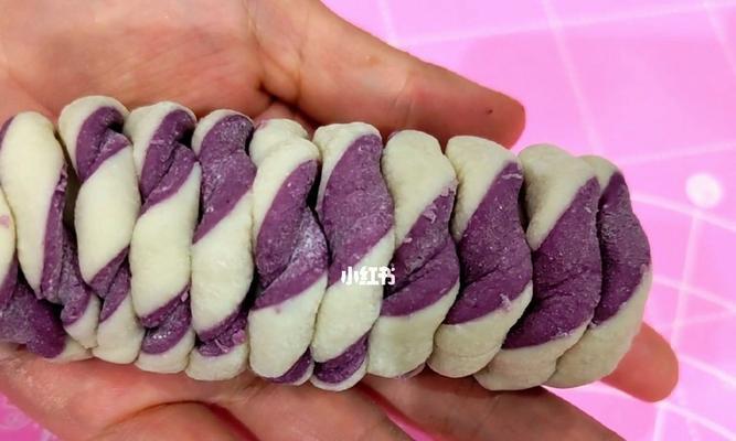 手把手教您做双色豆沙包（让家里的小餐桌充满童趣）