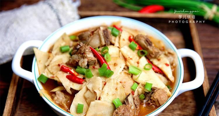 美味双椒竹笋的做法（体验麻辣鲜香的美食盛宴）