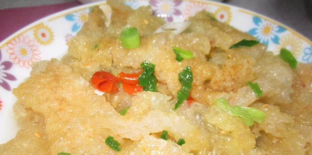 双椒猪皮，口感鲜美爽口的经典川菜（用双椒调味）