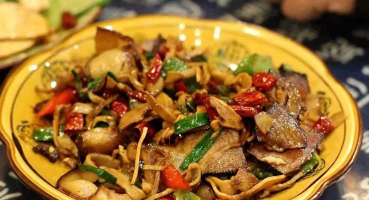 双椒腊肉的烹饪秘籍（腊肉香辣可口）