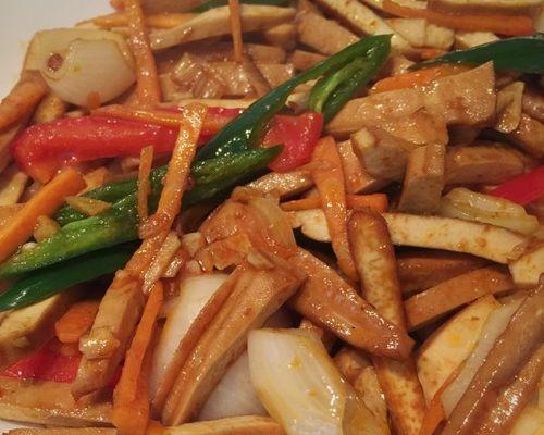双椒豆腐干的做法（家常美食）