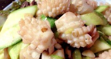 双椒大葱炒鱿鱼，别样美味（口感爽脆）