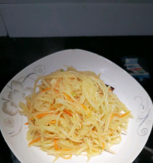 双椒炒土豆丝，口感鲜香可口（家常美食）