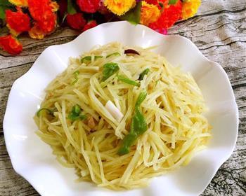 双椒炒土豆丝，口感鲜香可口（家常美食）