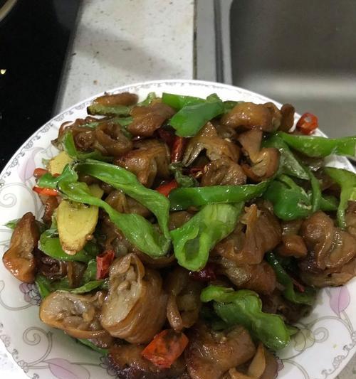 双椒爆炒肥肠做法详解（重庆特色美食）