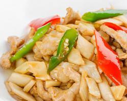双菇干腐肉片的美味做法（口感鲜美）