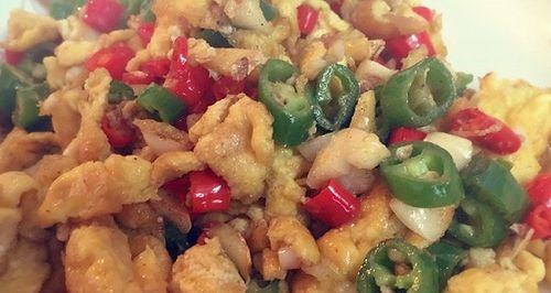 双耳炒蛋，一道家常美味（煎出香气扑鼻）