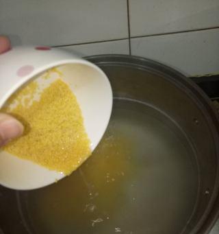 以双豆小米粥为主食的健康生活（双豆小米粥做法及食用效果）