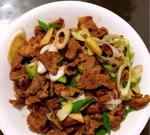 双葱爆羊肉，鲜香可口的家常菜（重口味美食）