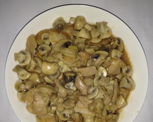 双孢菇奶油浓汤的制作方法（做出口感丰富）