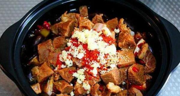 手把手教你制作美味涮羊肉牛肉火锅（做出家庭版鲜香火锅）
