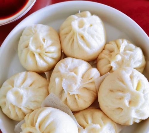 美味包子，一口咬下去，就是满满的幸福感（美味包子）