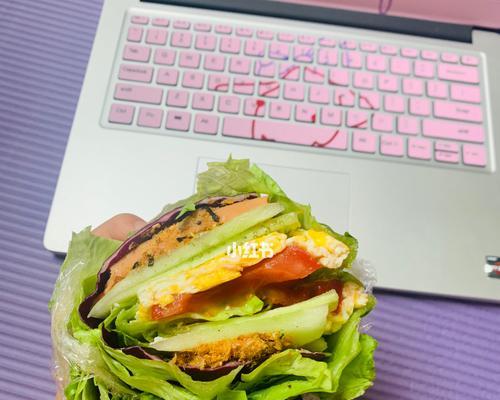 营养美味的薯片蔬菜三明治（健康的蔬菜搭配美味的薯片）
