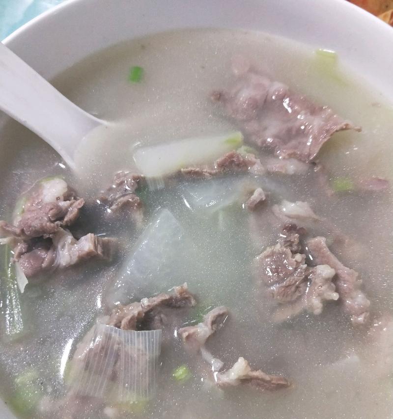 以蔬菜羊肚汤为主题的健康食谱（羊肚汤）