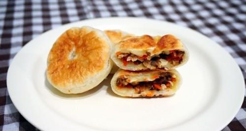做出美味可口的蔬菜馅饼（一口咬下去）